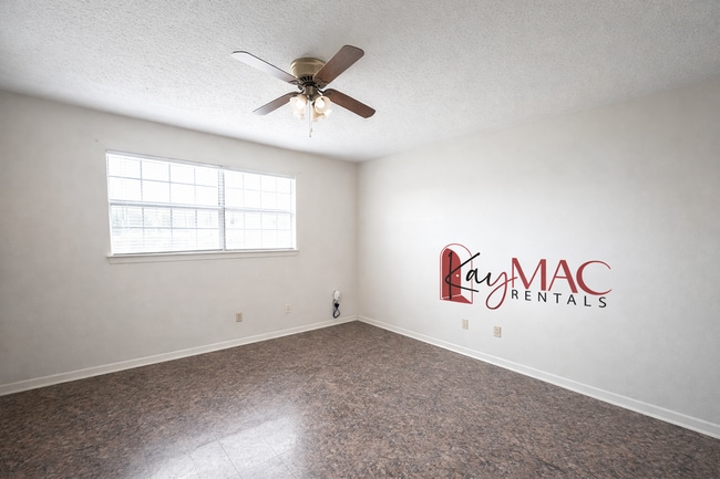 Building Photo - 1115 6th St