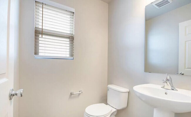 Building Photo - Newer 4 Bedroom For Lease!