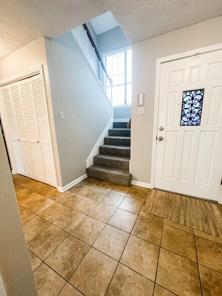 Building Photo - 219 N French Quarter Dr