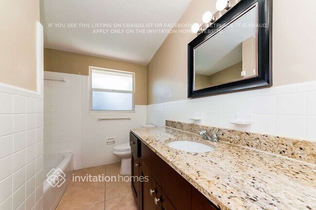 Building Photo - 6218 Nutmeg Ave