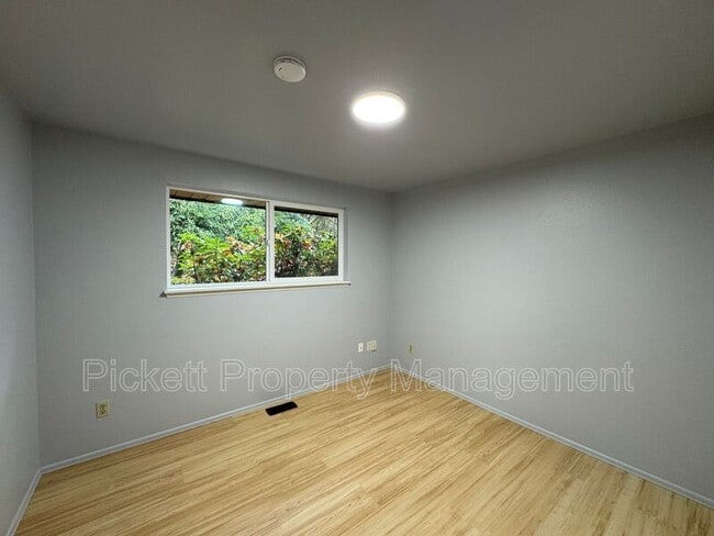 Building Photo - 3100 Armstrong Ln NE