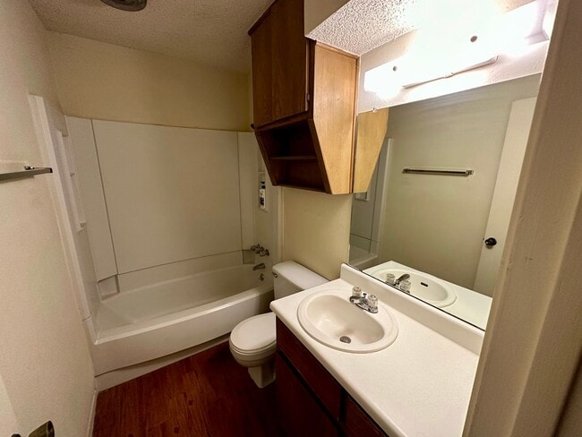 Building Photo - 1214 Baylor Ave