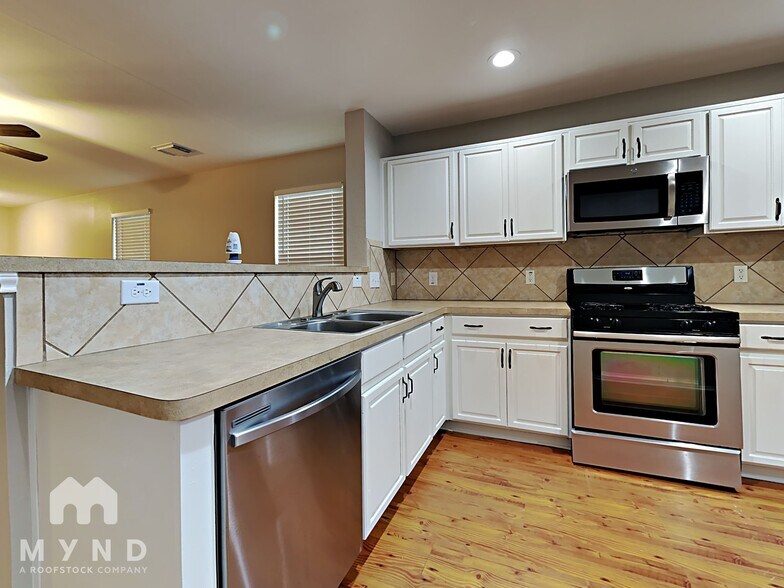 Building Photo - 3523 Avalon Castle Dr
