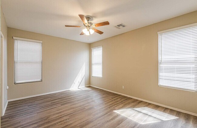 Building Photo - 6824 S 30th Dr