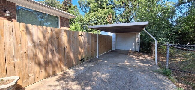 Building Photo - Beautiful 3 bedroom
