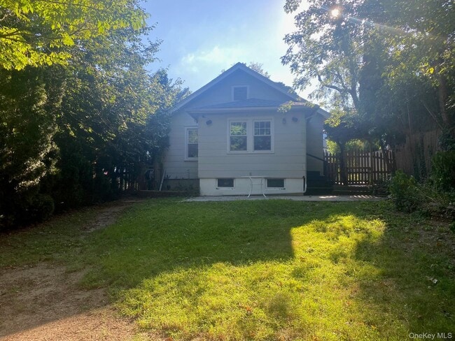 Building Photo - 46 Hemlock Ave