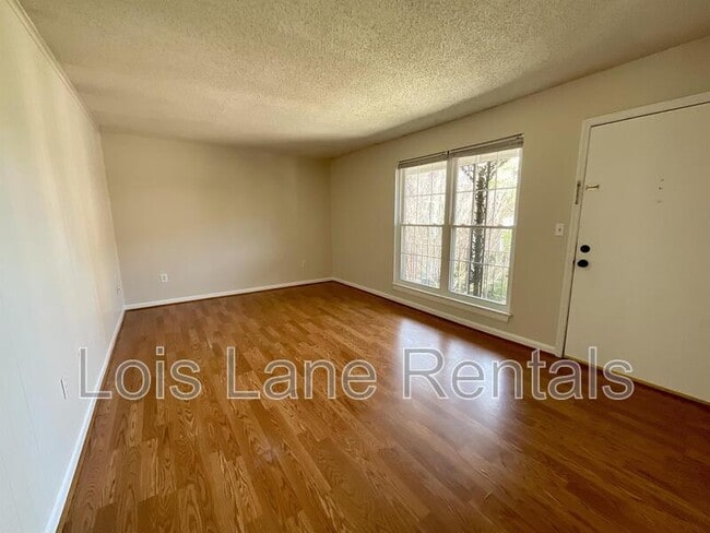 Building Photo - 867 Colony Dr