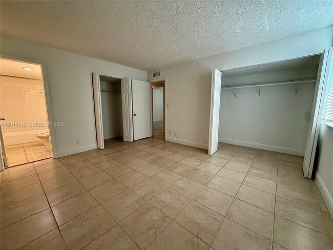 Building Photo - 9143 SW 77th Ave