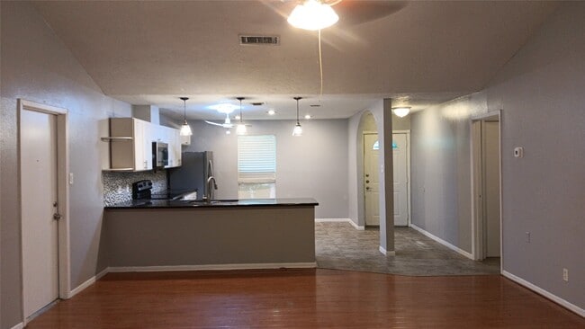 Building Photo - 7107 Briarfield Dr