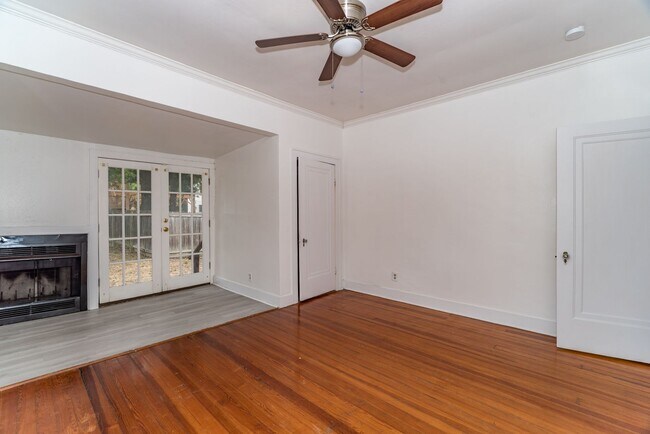 Building Photo - 2-BEDROOM COTTAGE IN TOBIN HILL