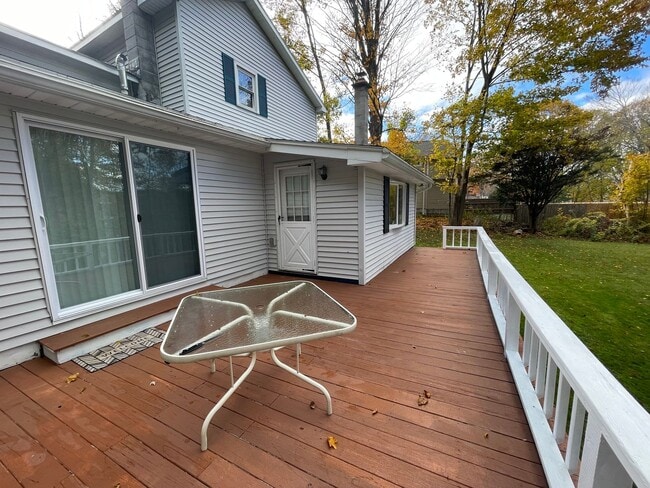 Building Photo - Charming 3-Bedroom Home Near Pontoosuc Lake