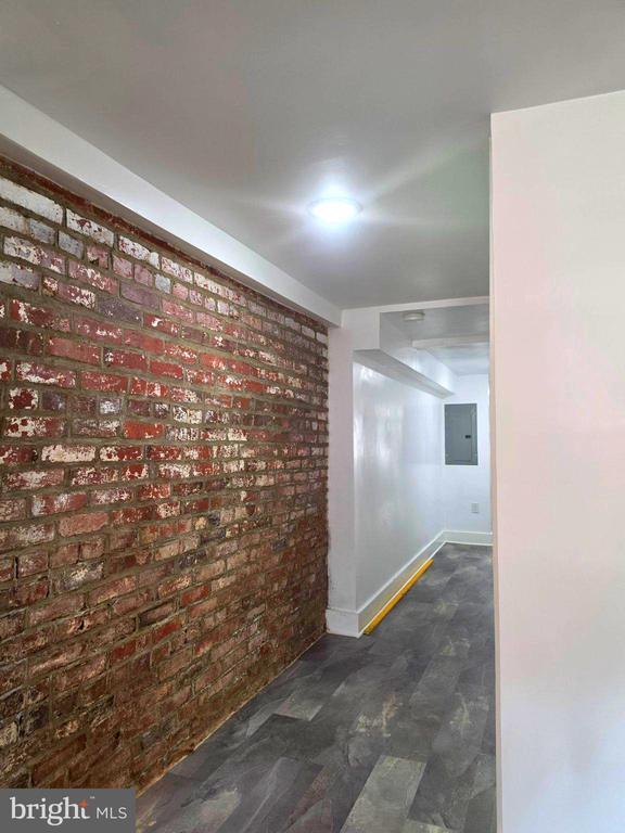 Building Photo - 1204 Monroe St NW