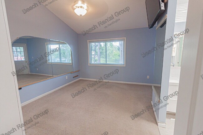 Building Photo - 33 Shadow Moss Pl