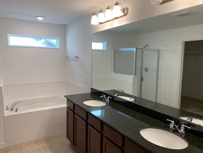 Building Photo - Spacious 4 Bedroom House - Oakland Trails