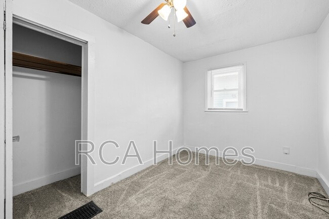 Building Photo - 901 N Linwood Ave