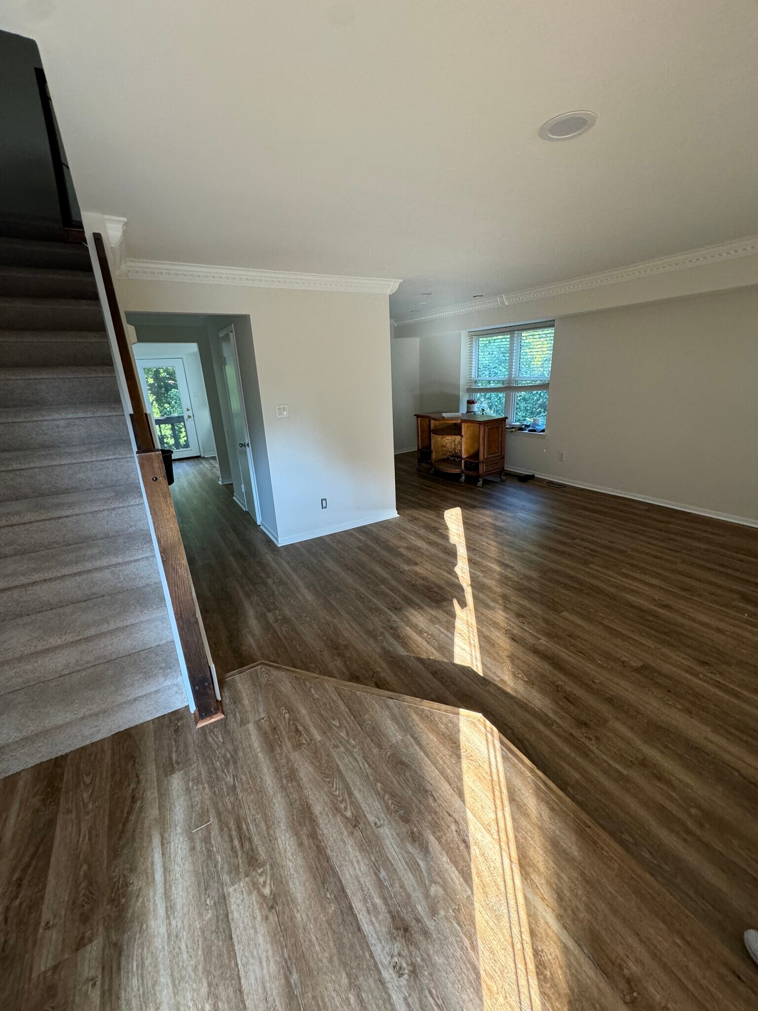 Entry - 933 Bancroft Pl