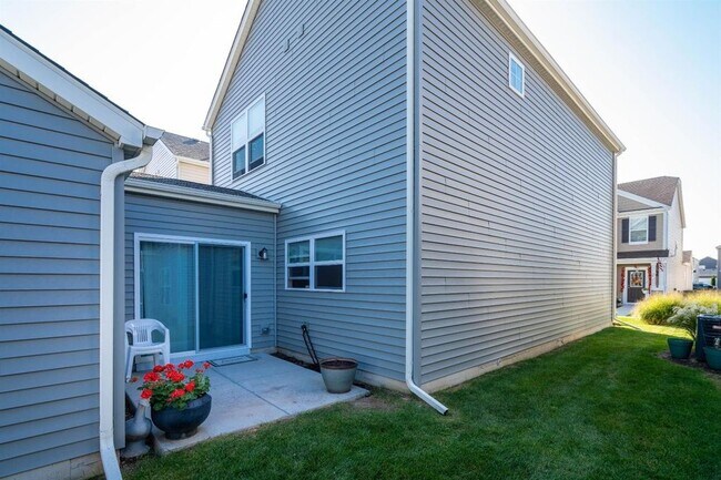 Building Photo - 1075 E 115th Ln