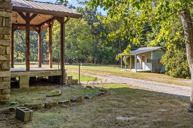 Building Photo - 150 Frazier Cemetery Rd