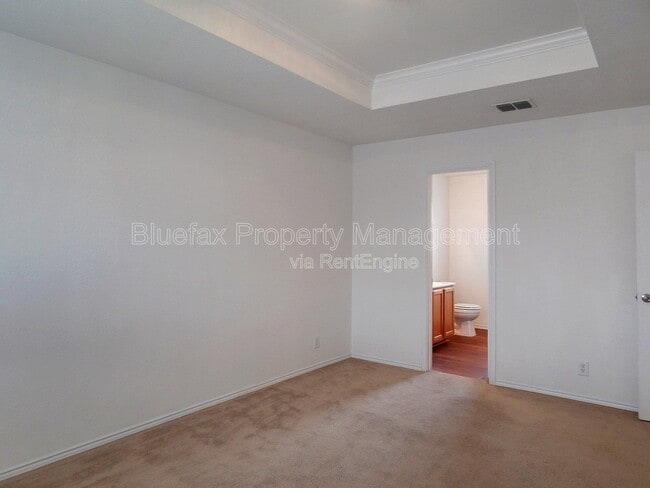 Building Photo - 211 Quince Flower