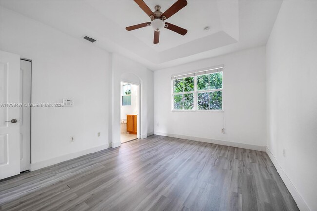 Building Photo - 948 NE 29th Terrace