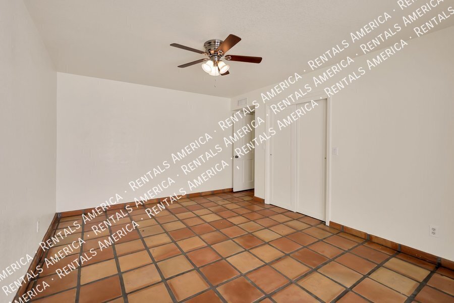 Building Photo - 2076 E Alameda Dr
