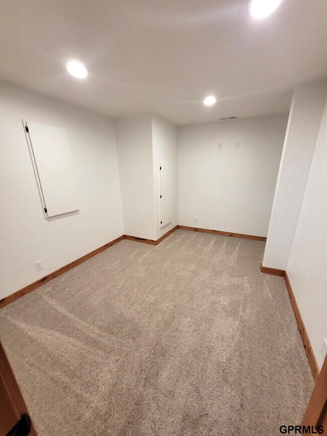 Building Photo - 16402 Iske Dr