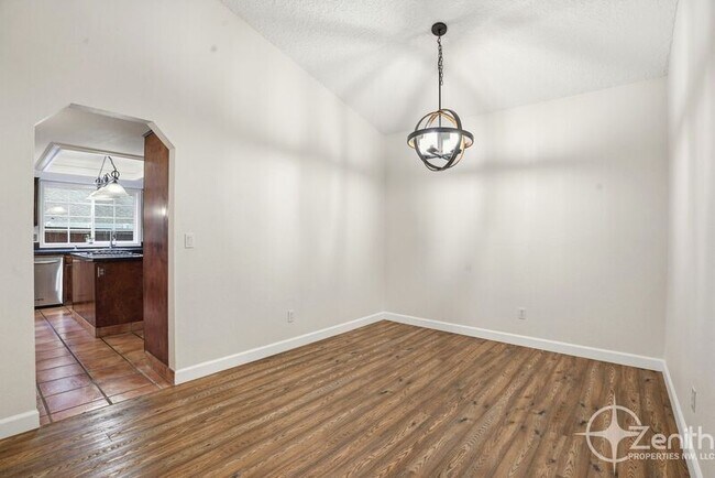 Building Photo - 13902 NE Piper Rd