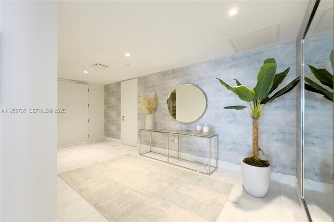 Building Photo - 700 NE 26th Terrace