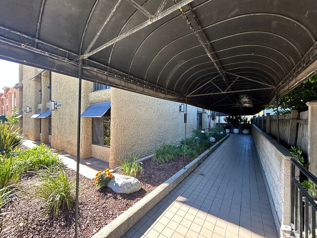 Building Photo - Beautiful 2B/2BA Condo in Mission Hills for Rent!