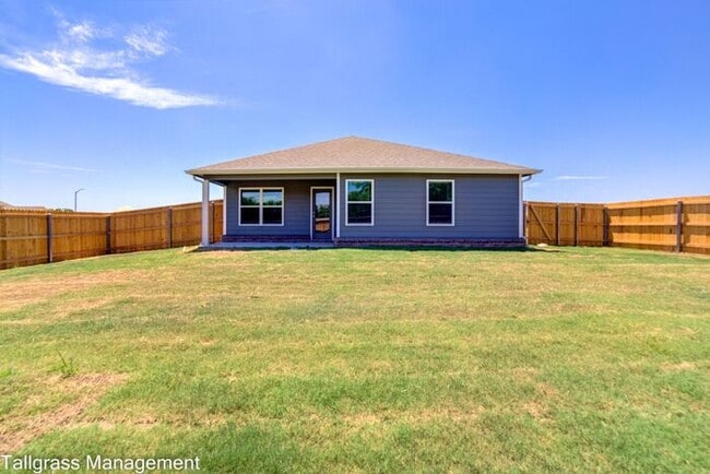 Building Photo - 4/2/2 in Broken Arrow!