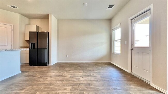 Building Photo - 5913 Shanjia Dr