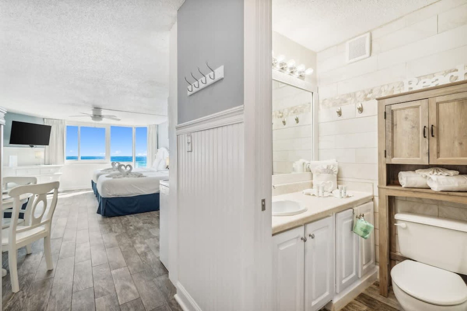 Building Photo - 8817 S Thomas Dr