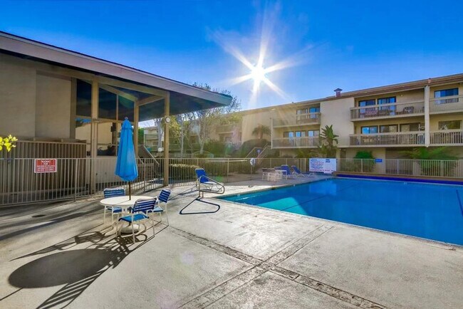 Building Photo - 453 S Sierra Ave