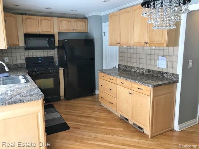 Building Photo - 37736 Charter Oaks Blvd