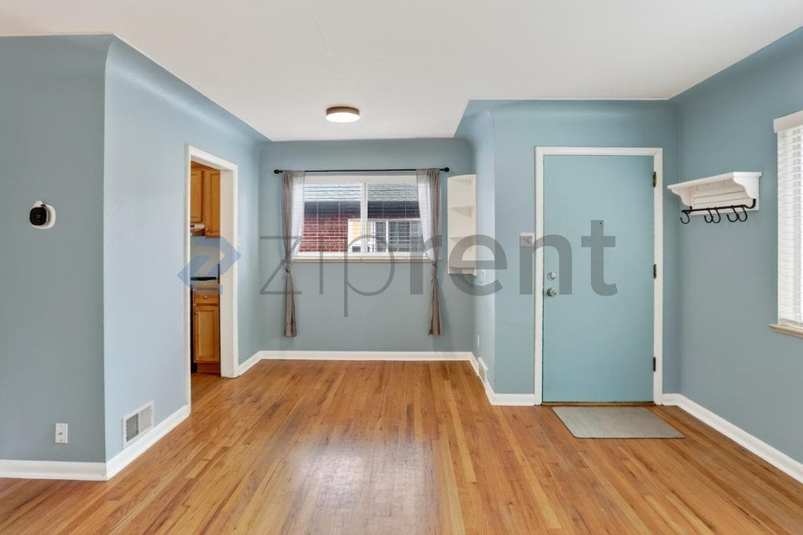 Building Photo - Unit