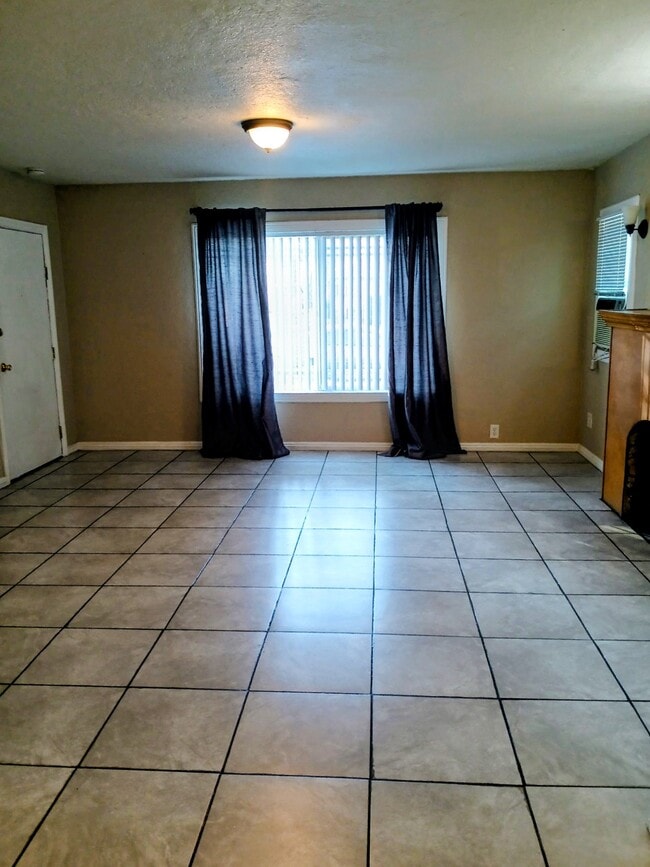 Building Photo - 2925 Wall Ave