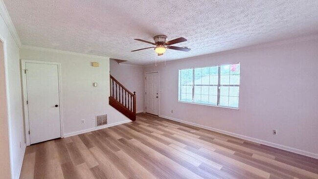 Building Photo - Snellville 2 Bed-2.5 Bath Townhouse, BRAND NEW KITCHEN and Flooring, End Unit