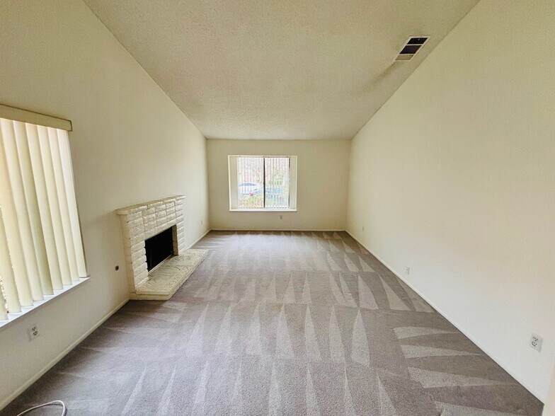 Building Photo - 3220 E Avenue S2