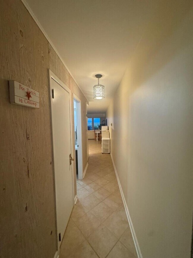 Building Photo - 539 Dune Rd