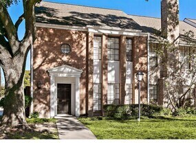 Building Photo - 1052 Augusta Dr