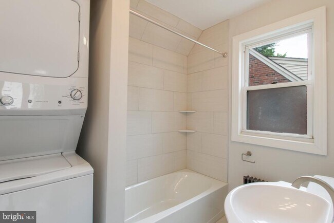 Building Photo - 6011 North Dakota Ave NW