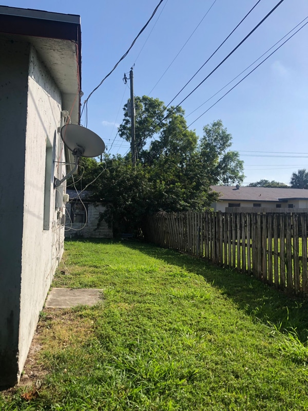 Building Photo - 16xx Barbarie Ln