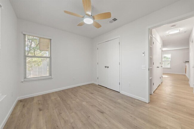 Building Photo - 1804 Singleton Ave