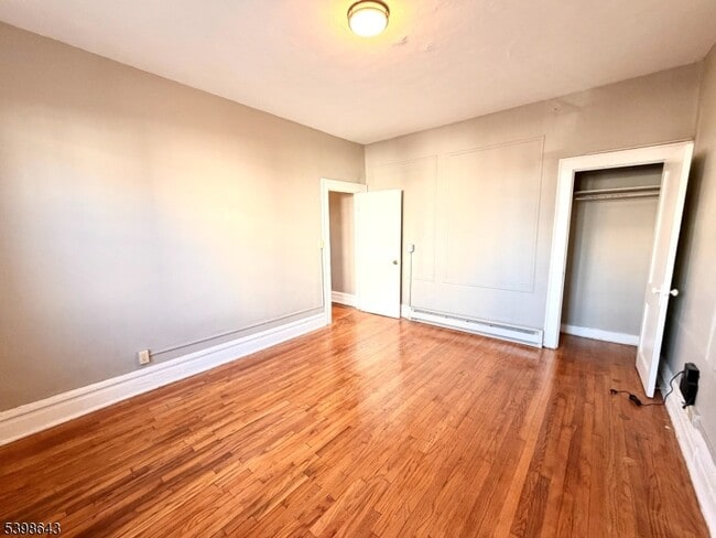 Building Photo - 16 Irving St