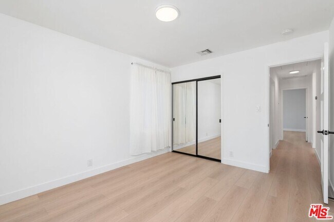 Building Photo - 14348 Collins St