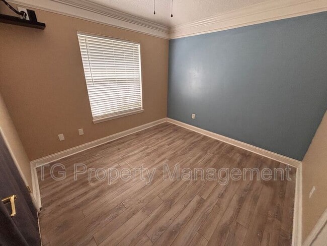 Building Photo - 14160 Fish Eagle Dr E