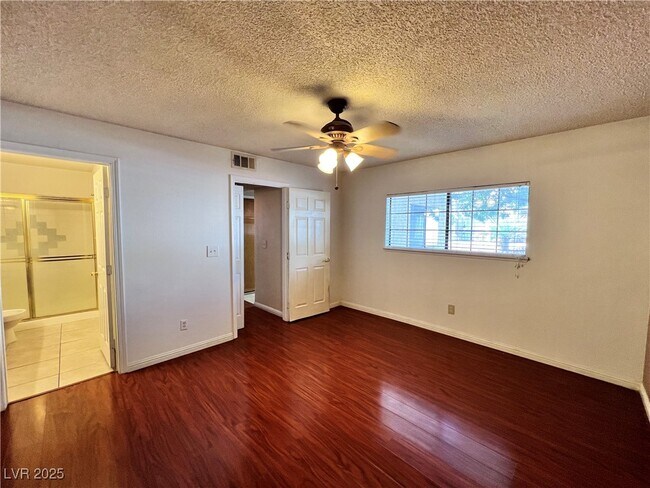 Building Photo - 101 Luna Way