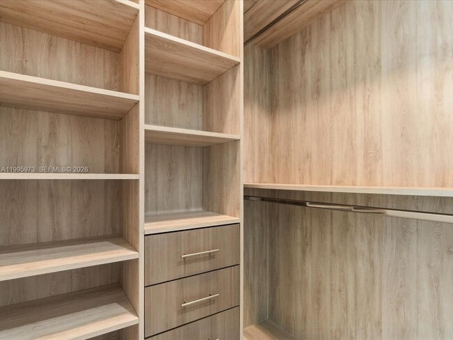 Building Photo - 529 SW 11th St