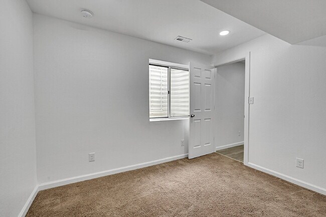 Building Photo - $3,495.00 - 5 Beds, 3.5 Baths, Single Fami...