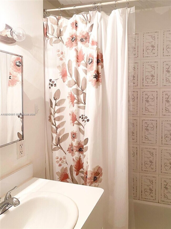 Building Photo - 820 Euclid Ave